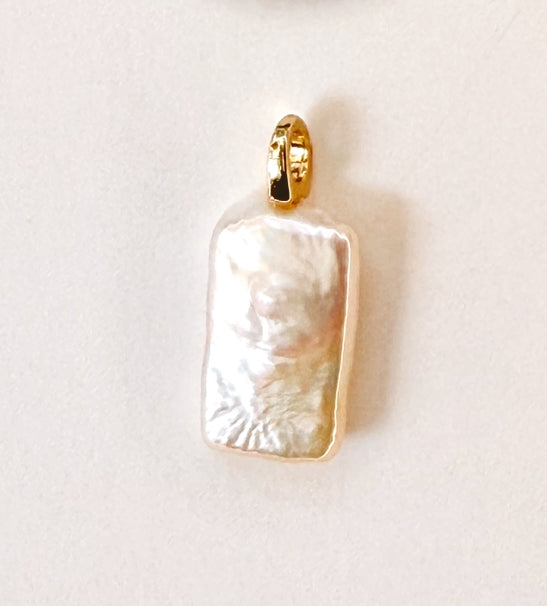 Oblong Freshwater Pearl Pendant